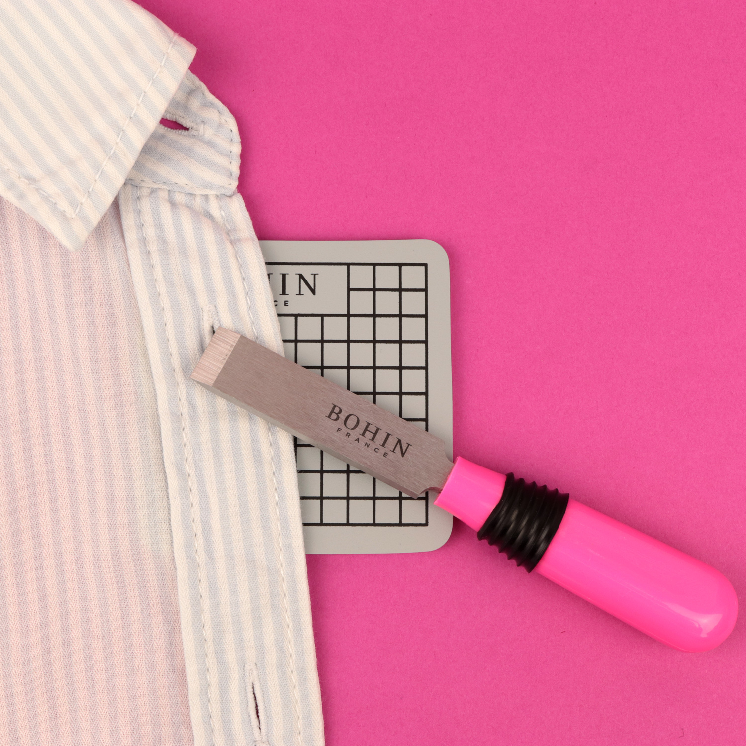 Precision buttonhole cutter with safety plate