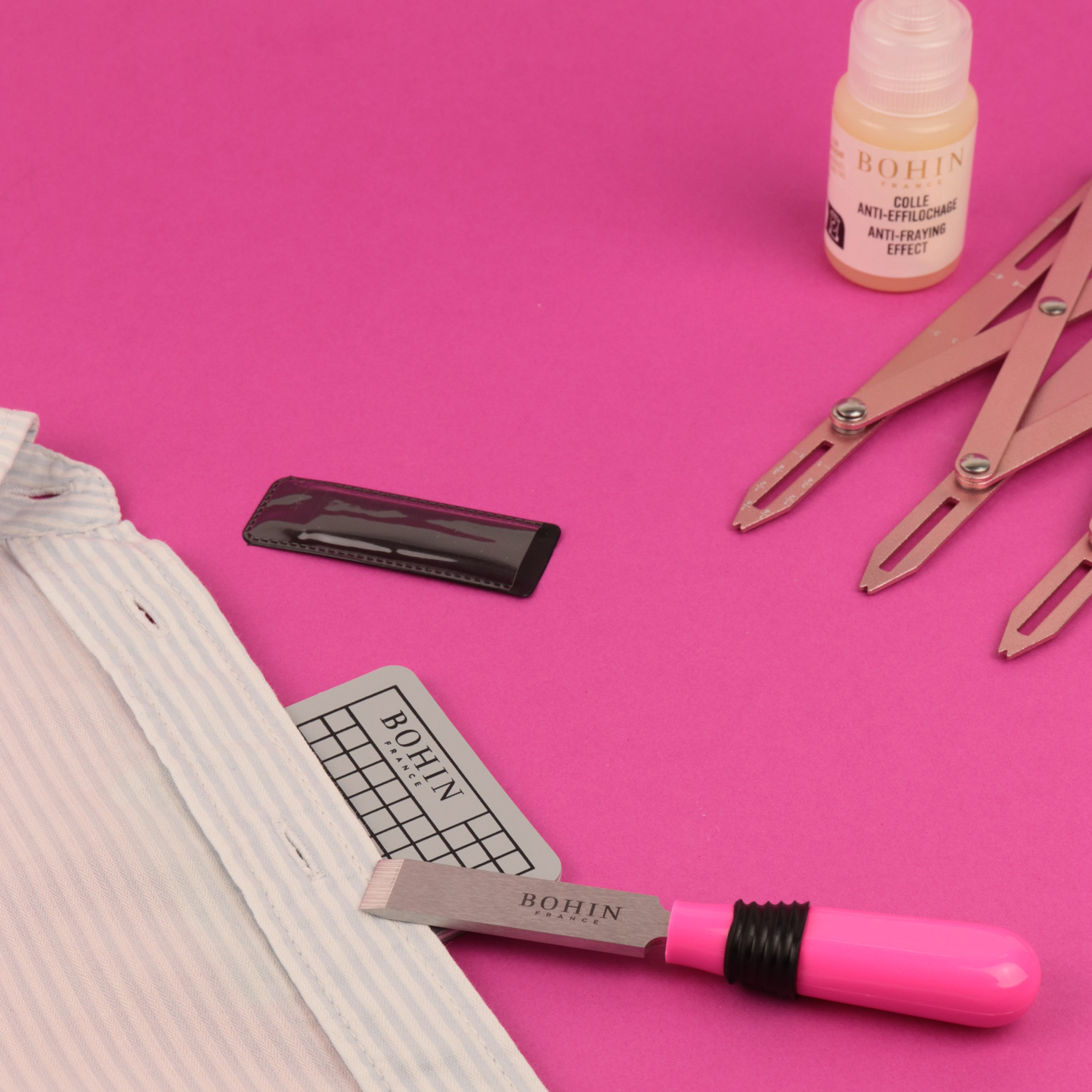 Precision buttonhole cutter with safety plate