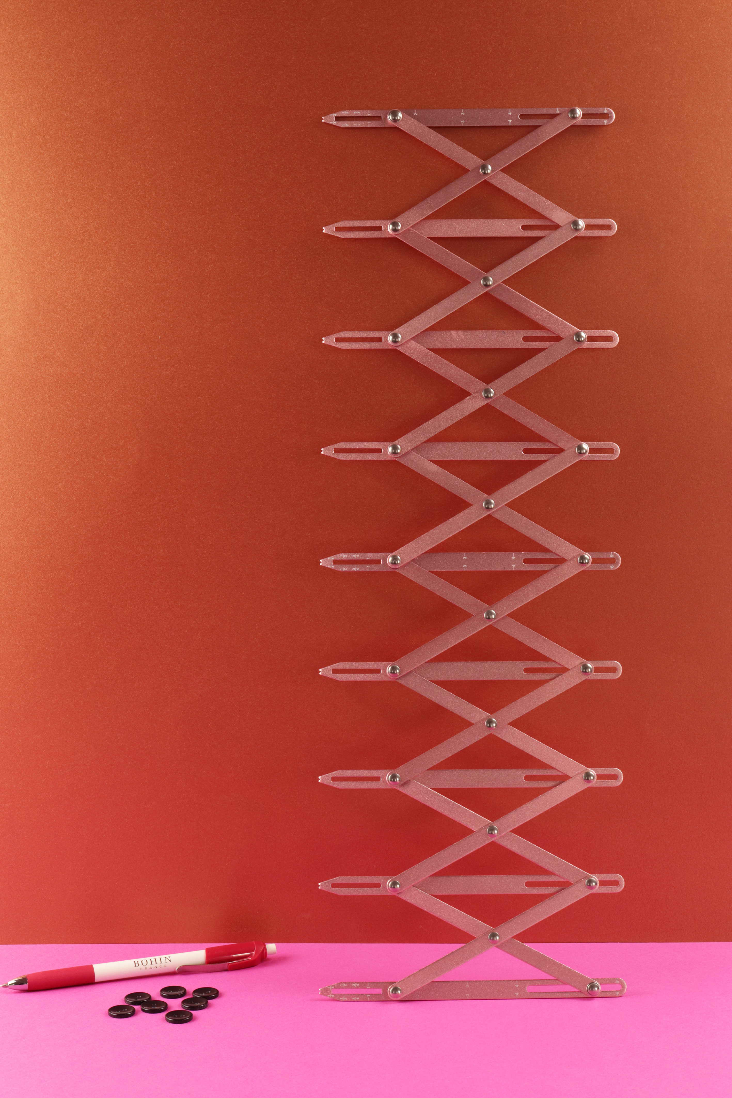 Buttons expanding gauge